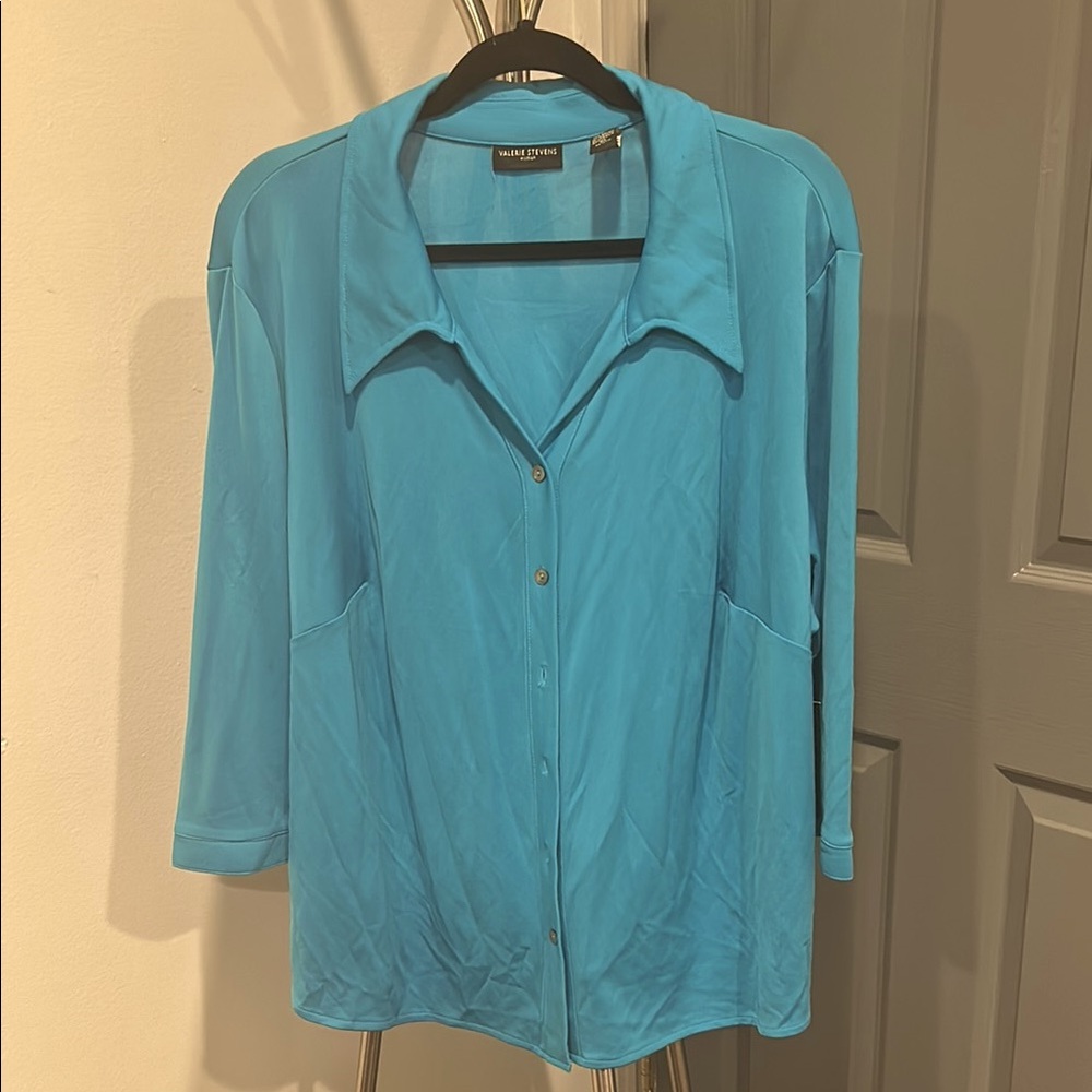 NWT Valerie Stevens Blue 3/4 Sleeve  Button Down Shirt
